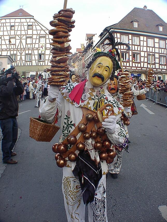 Einmalig ist die Brezelstange des Oberndorfer Narro.