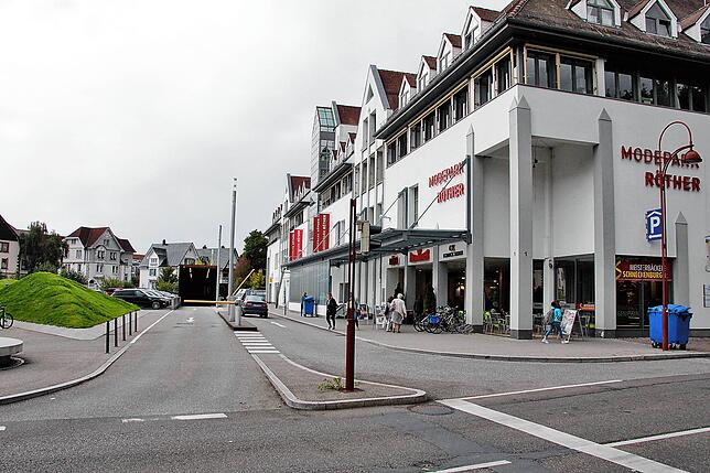 Auch im Modepark Röther wird die Maskenpflicht ab Montag aufgehoben.