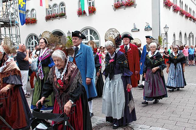 Bild 14: Hausherrenfest 2024: Hausherren-Prozession nach dem Hochamt