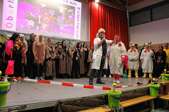 Die zahlreichen Akteure des Rosenmontagshocks des Vereins „Gesund und Fit in Oberhof“ sorgen für einen tierisch-lustigen Abend.