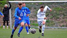 Ein torreiches Landesligaduell sahen die Zuschauer beim 4:2-Erfolg des Hegauer FV (Tino Kohler, links) gegen den FC Schonach (Fabian ...