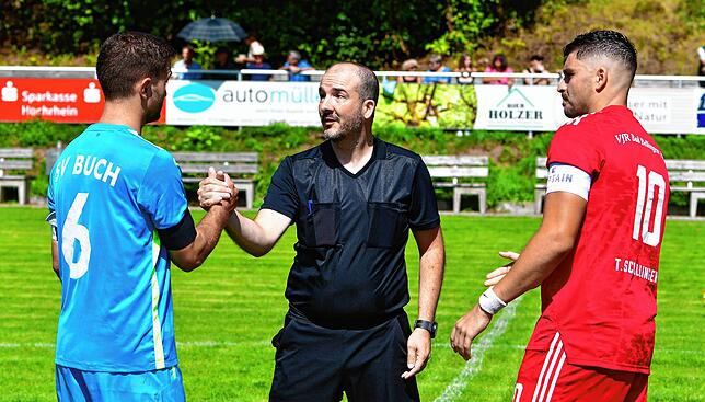 Bild 2: VfR Bad Bellingen müht sich zu einem 3:1 beim SV Buch &ndash; und wir haben Bilder!