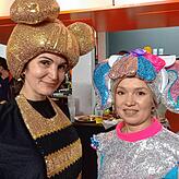 Tatjana Kraviets und Olha Atlasyuk sorgen beim Treffen „All Nations Come Together“ mit Geflüchteten in Konstanz mit ihren ...