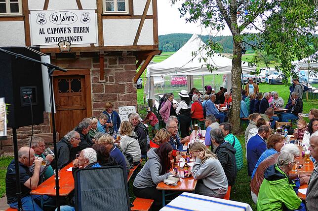 Bild 25: ACE feiern zu ihem 50. in ihrem Lustschloss auf der Hofwiese ein spektakuläres Geburtstagsfest