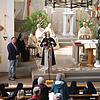 Munterer Gottesdienst: Schwester Benedicta Maria Kramer findet beim Gottesdienst aus Anlass der Einweihung des Ulrikawegs ebenso ...