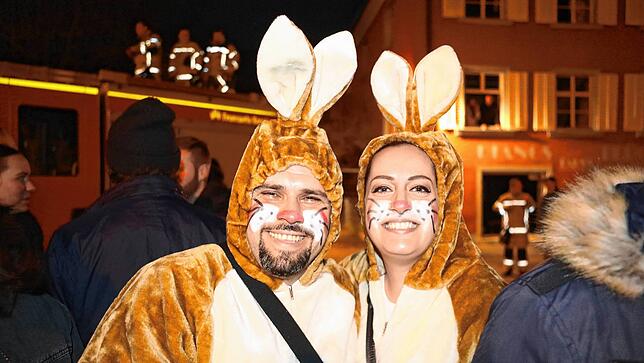 Bild 17: Die Fasnacht wird verbrannt. Hunderte Narren nehmen in Konstanz Abschied