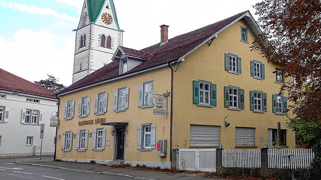 Das Löwen-Areal umfasst das ehemalige Gasthaus, führt aber weiter um die Ecke in die Liitzelstetter Straße und wird von der rückwärtigen ...