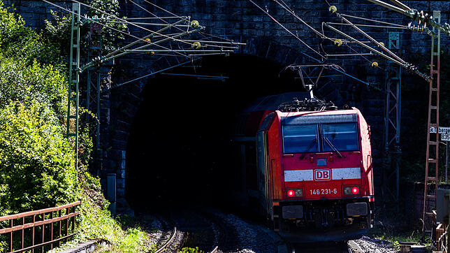 Eine Lok der Schwarzwaldbahn nahe Triberg – das wird es im April zweitweise nicht geben.