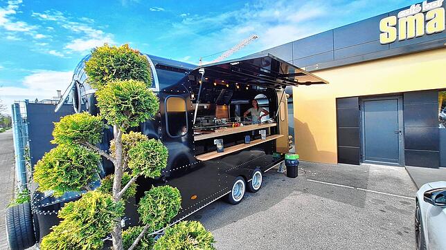 Der Foodtruck im Industriegebiet neben der Small‘s Bar.