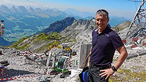 Michael Wehrli ist Leiter für Technik und Infrastruktur auf dem Säntis. Aktuell wird dort auf 2100 Metern Höhe an einer neuen Stütze für ...