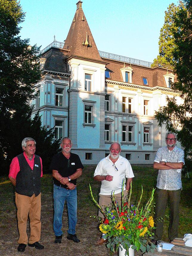Kreativ: Drei der sieben beteiligten Künstler (von links): Beyrouz Varghayian, Josef Briechle und Thomas Santhori. Rechts Kurator Peter ...