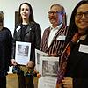 Die Publikumspreise des Grand Salons übergab Kulturreferentin Christine Stanzel (links) an Claudia Kaak und Joachim Lehrer, rechts ...
