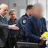 Der Angeklagte zu Beginn des Prozesses mit Wahlverteidiger Norbert Lösing.