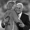 Franz Beckenbauer mit dem damaligen Torhüter Oliver Kahn nach dem Spiel um Platz drei bei der WM 2006 in Stuttgart, das Deutschland mit ...