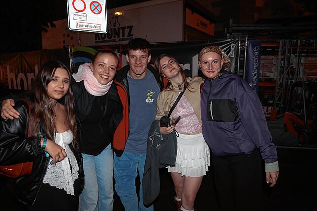 Bild 2: Konstanzer Weinfest 2025: Der Stephansplatz ist voll und die Stimmung prima