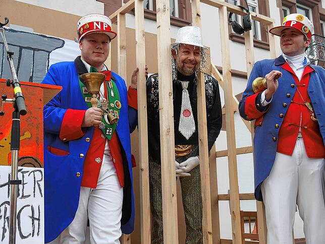 Bild 6: So bunt feiern die Narren in Gottmadingen