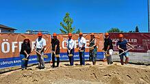 Spatenstich für den neuen Klufterner Kindergarten (von links): Patrizia Frey und Wolfgang Kübler (Stadtbauamt), Architekt Uwe Schwarz, ...