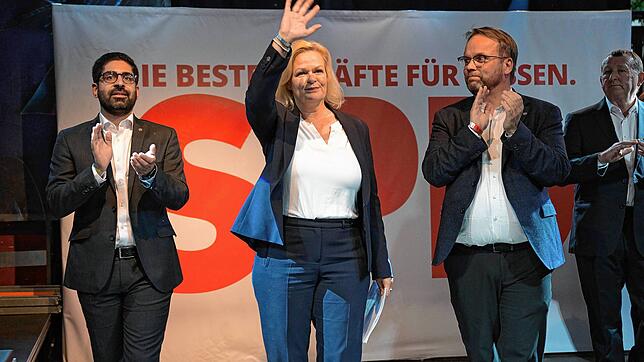 Die SPD mit Spitzenkandidatin Nancy Faeser steuert bei der Landtagswahl in Hessen auf ein historisch schlechtes Ergebnis zu.