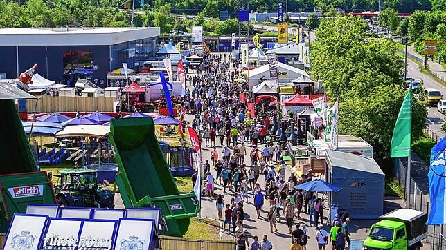 Die Südwest Messe in Villingen-Schwenningen lockt die Massen an, wie hier im Jahr 2022, die meisten Besucher kommen mit dem Auto. Die ...
