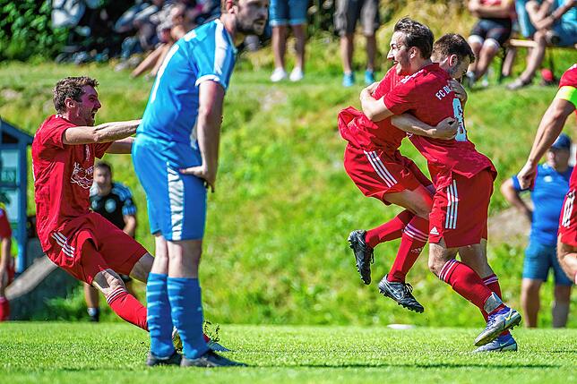 Bild 11: FC Dachsberg siegt 2:0 beim SV Berau und steigt auf &ndash; wir haben Bilder!