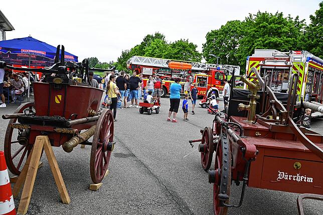 Bild 10: Goßer Andrang beim Feuerwehrfest