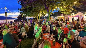 Die Überlinger Weinwiese lebt von der stimmungsvollen Atmosphäre im Uferpark.