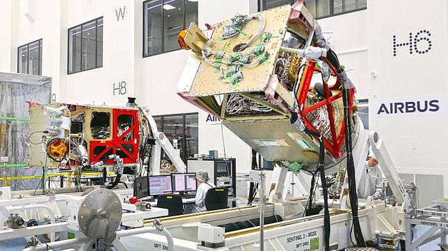 Satellitenbau bei Airbus in Immenstaad. Aufträge fehlen.