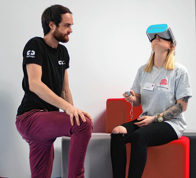 Mit dem Virtual-Reality-Training von Rehago können unter anderem Lähmungen von Schlaganfallpatienten therapiert werden.