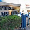 Einfahrt zur Papierfabrik Carl Lenz in der Hauptstraße 40 in Wehr. Das „P“ im Firmenschild fehlte schon länger.
