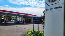 Am BEZ-Kreisel in der Zeppelinstraße stehen eine Esso-Tankstelle sowie eine Filiale des Gruppe Graf Hardenberg. Für einen ...