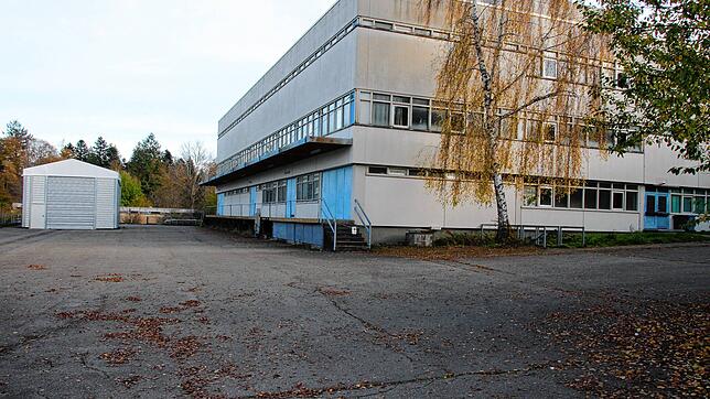 Die riesige Halle wurde einst von der Standortverwaltung genutzt. Nun will die Stadt das Gelände kaufen. Dazu wird ein sogenanntes ...