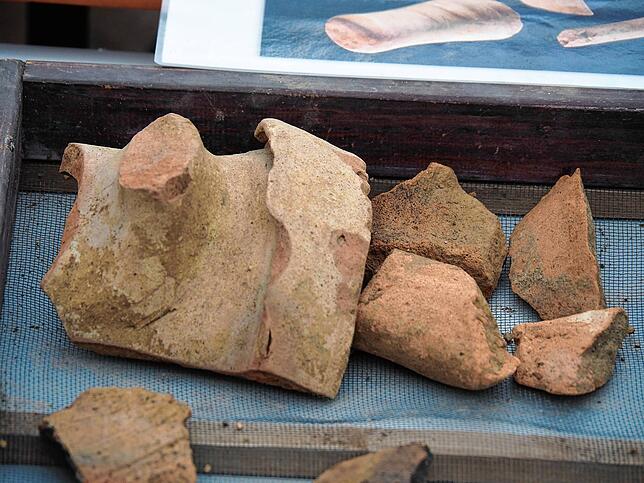 Bruchstücke römischer Weinamphoren – bislang wurden in Altenburg rund 15.000 davon gefunden.