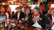 Dicht gedrängt amüsierten sich die Gäste im Anusch&lsquo;s Pub.