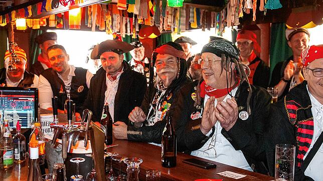 Dicht gedrängt amüsierten sich die Gäste im Anusch&lsquo;s Pub.