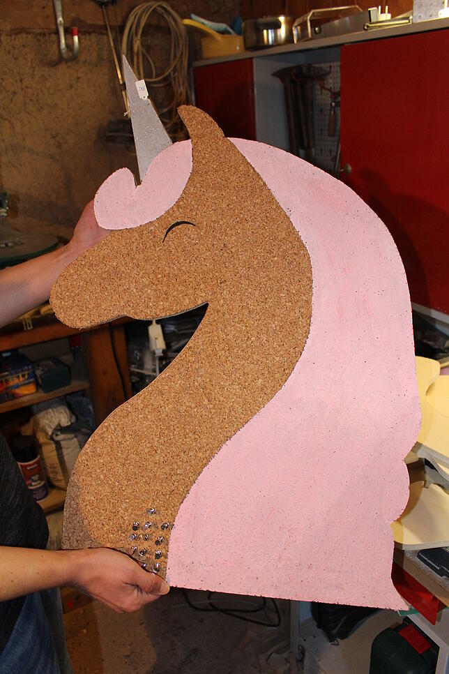 Das Repertoire ist duchaus umfangreich. Auch andere Arbeiten stehen dabei auf dem Programm, etwa dieses Einhorn aus Kork als Pinnwand.