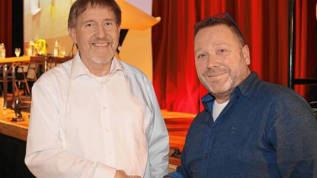 Helmut Eisler (links) war 18 Jahre lang Vorsitzender des Wassersportclubs Wäschbruck. Dieses Amt übernimmt nun Bernd Buhl, der im Rahmen ...
