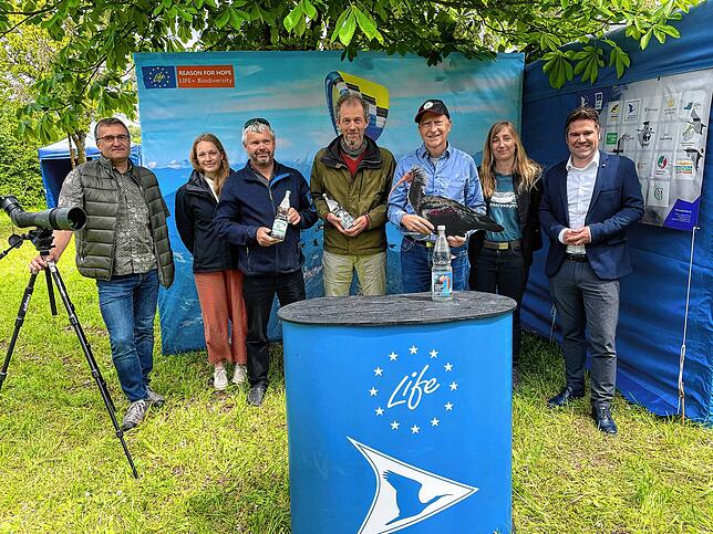 Ohne Unterstützung ist die Wiederansiedlung der in Europa ausgestorbenen Waldrappen nicht möglich. Im Binninger Camp kümmern sich 15 ...