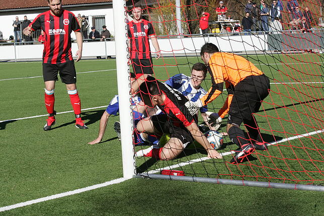 Packendes Spiel in Bad Säckingen. 2:2 heißt es am Ende gegen den SV Karsau.