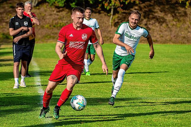 Spieletrainer: Seit dem dritten Spieltag ist Leon Gäng nicht nur auf dem Platz als Spieler und Kapitän eine wichtige Stütze der ...