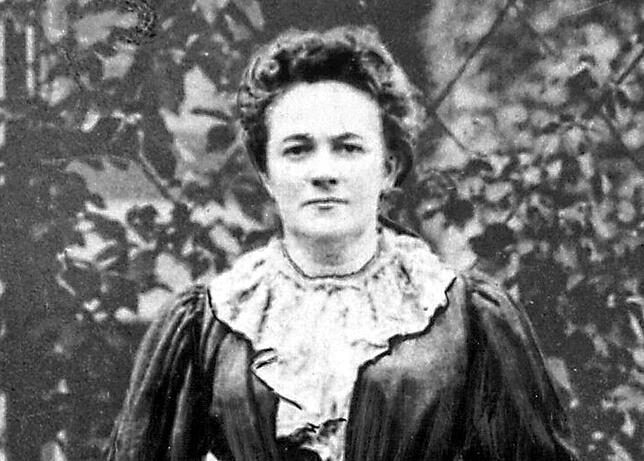 Clara Zetkin (1857–1933): Eine Pionierin der Frauenbewegung und Initiatorin des Internationalen Frauentags.
