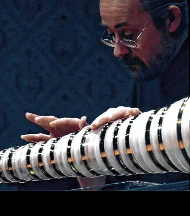 Seltenes Instrument: Matthias Würsch an der Glasharmonika.
