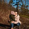 Ein Jahr nach der Stammzell-Transplantation: Rebecca Kranich ist überglücklich, ihre kleine Tochter in die Arme schließen zu können.
