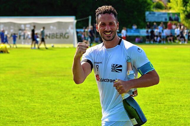 Bild 11: Enttäuschte Radolfzeller, jubelnde Villinger: Die besten Bilder vom Showdown in der Verbandsliga