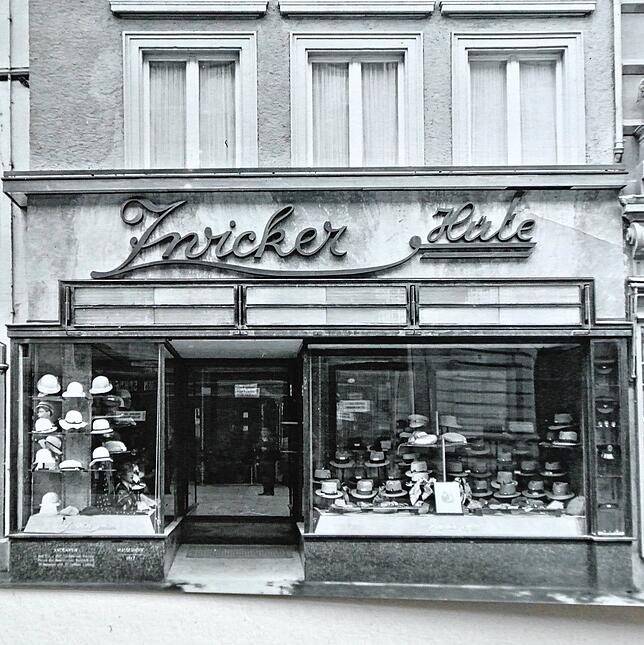 Zwicker Hüte auf der Marktstätte in den 1950er Jahren.