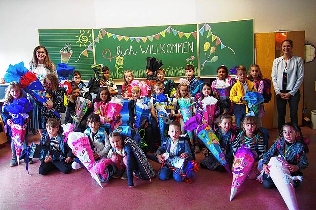 Die Klasse 1b der Villinger Südstadtschule mit Klassenlehrerinnen Sarah Solmsen und Asja Kraus.