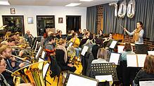 Das Bezirksmusikfest im Rahmen des Frühlingsfestes im Juni wird eine große Herausforderung. Hier die Musikkapelle Rast bei einer Probe ...