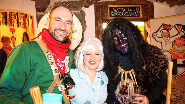 Bild 21: Ho Narro! In den Konstanzer Gassen wird immer noch Fasnacht gefeiert