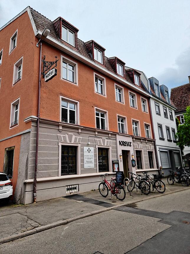 Was geschah Mitte April dieses Jahres in der Wohnung der Frau?