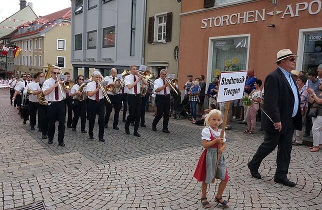 Bild 12: Schwyzertagsumzug in Tiengen 7.7.19