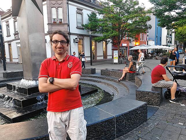 Stefano Di Martino hat keine bezahlbare Wohnung in Konstanz gefunden, nun lebt er in Singen.